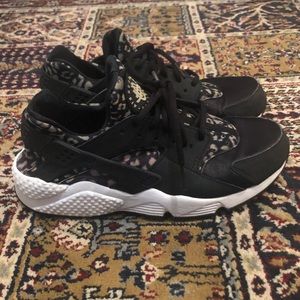 Nike Women’s Cheetah Huaraches